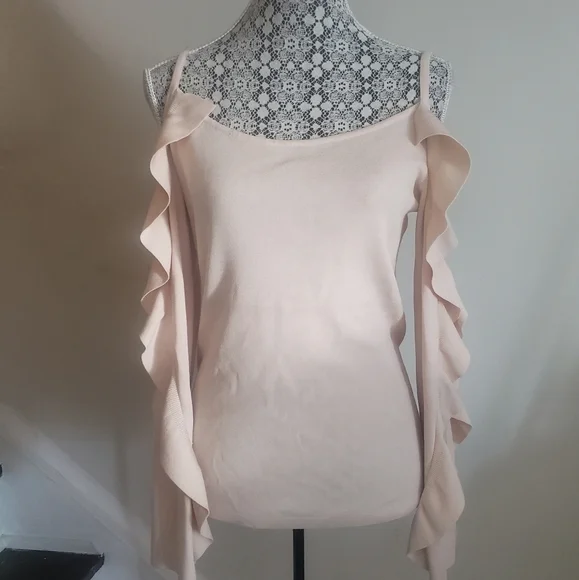 Club Monaco Cold Shoulder Ruffled Sleeve Top. - Picture 5 of 9